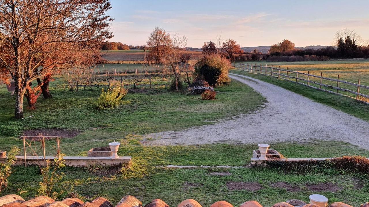 Grande Maison Avec Jardin, Animaux,Au Calme Yviers Exterior foto