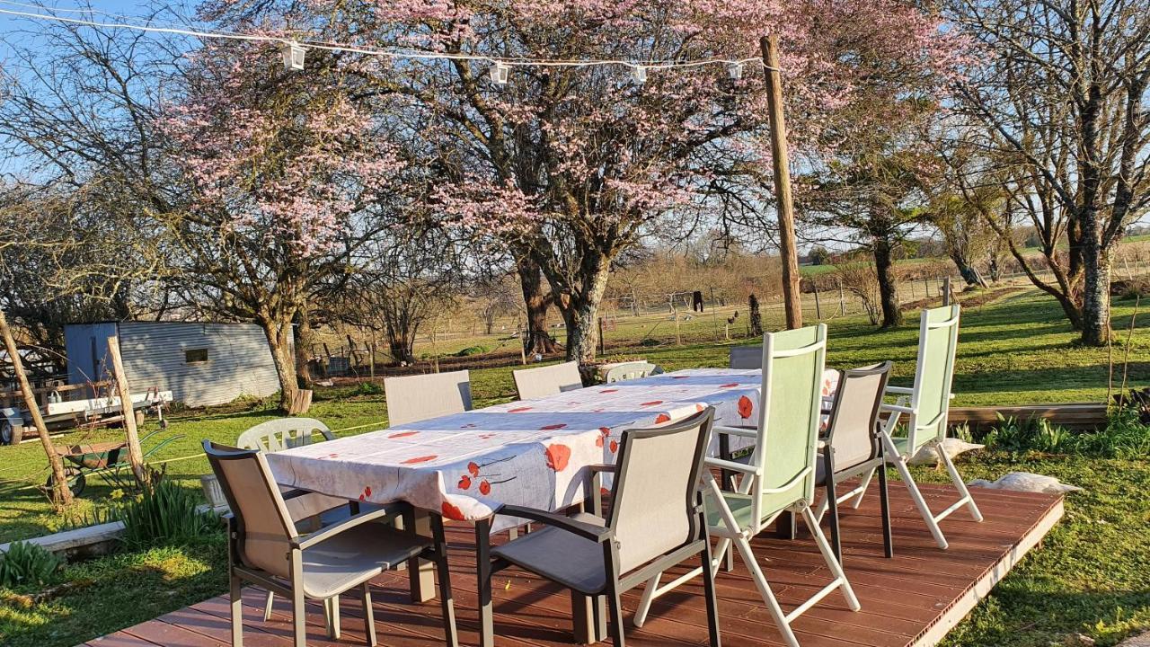 Grande Maison Avec Jardin, Animaux,Au Calme Yviers Exterior foto
