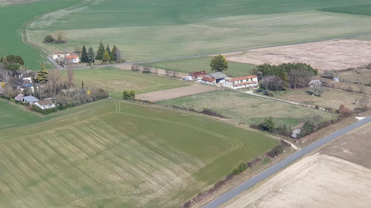Grande Maison Avec Jardin, Animaux,Au Calme Yviers Exterior foto
