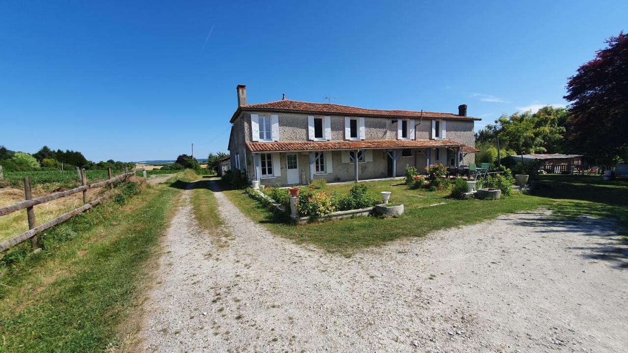 Grande Maison Avec Jardin, Animaux,Au Calme Yviers Exterior foto